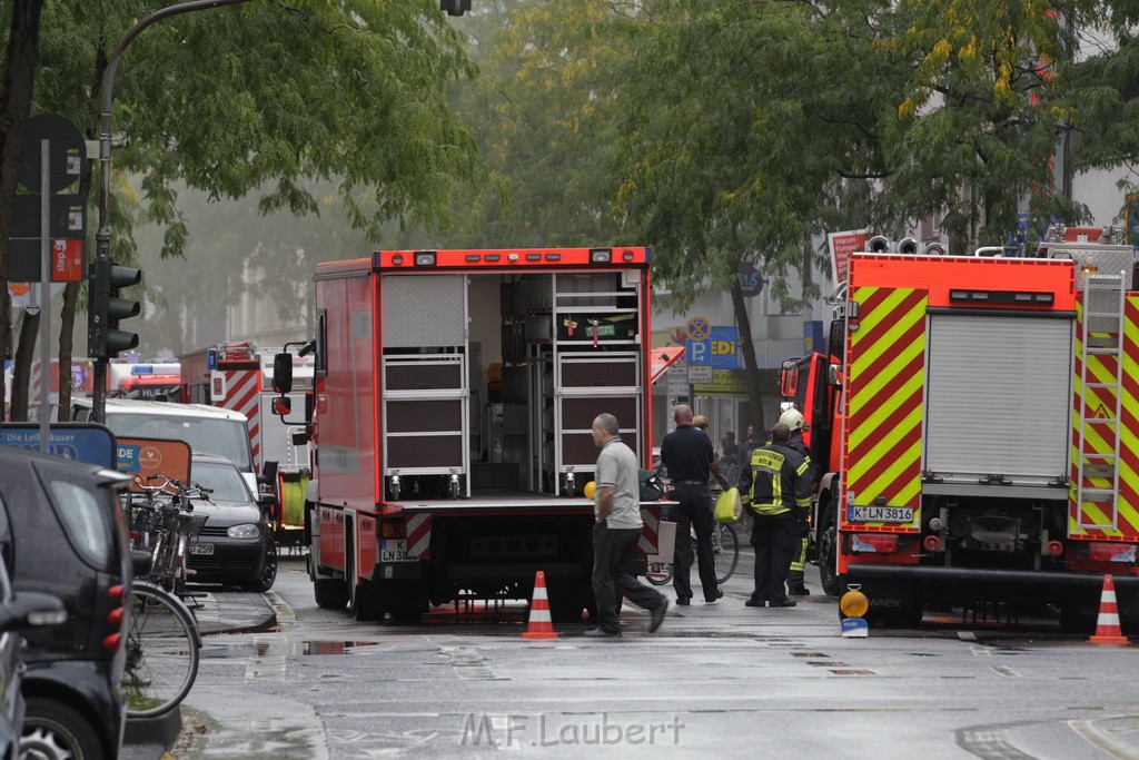 Feuer 2 Koeln Nippes Neusserstr P003.JPG